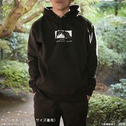 パーカーの着用イメージ。