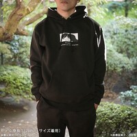 パーカーの着用イメージ。