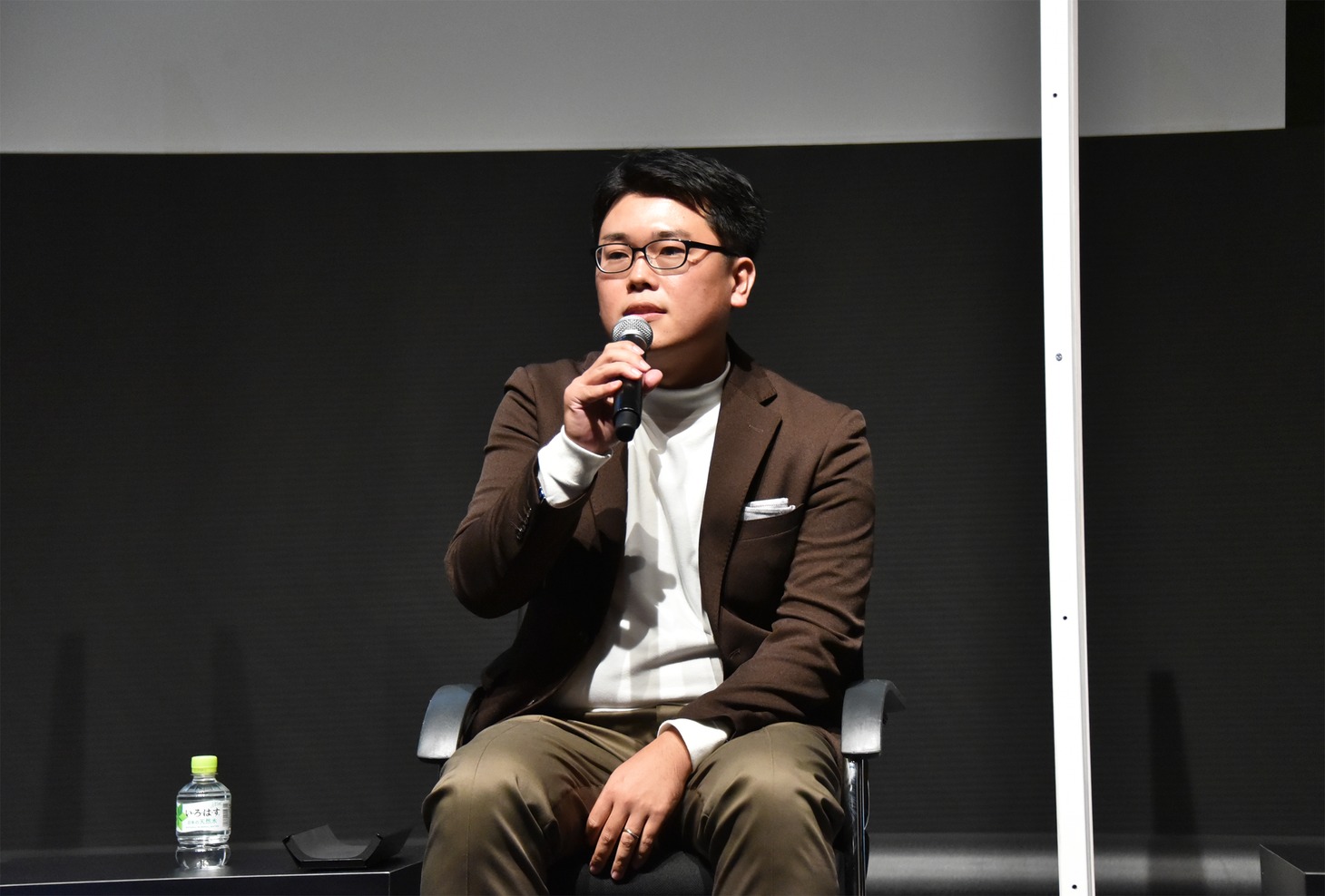 村野佑太監督