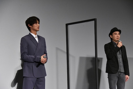 左から中川大志、タムラコータロー。