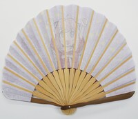 「SPY×FAMILY 扇子 いいね！アーニャ」の裏面。