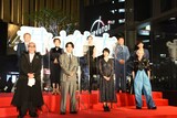 下段左から竹中直人、瀬戸利樹、松本穂香、夏木マリ、上段左から高野之夫豊島区長、大谷育江、土屋アンナ、木本武宏（TKO）、瀬名快伸監督。