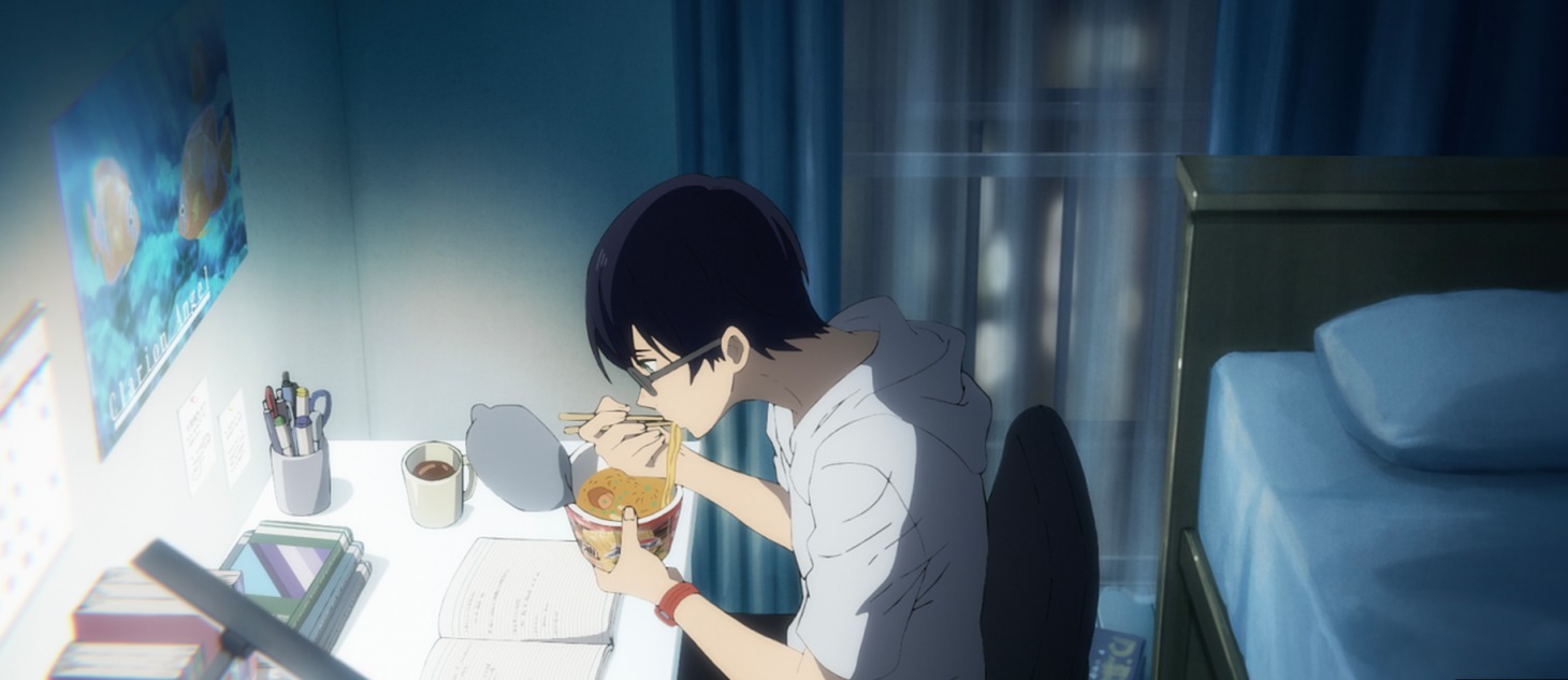 アニメ映画「ジョゼと虎と魚たち」より、恒夫が「スーパーカップMAX しょうゆラーメン」を食べている様子。