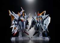 左から「FW GUNDAM CONVERGE ペーネロペー」、「FW GUNDAM CONVERGE EX34 Ξガンダム」。