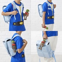 「アムロのリュックサック」「アムロの人形 マスコットポーチ」使用イメージ。