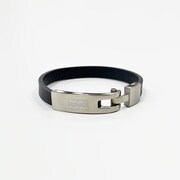 「ZOOL 1st Album “einsatZ"」豪華盤の特典に用意されたレザーブレスレット。