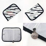 「ZOOL 1st Album “einsatZ"」豪華盤の特典に用意されたマルチポーチ。