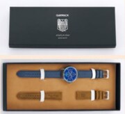 専用ボックスに入れられた腕時計。