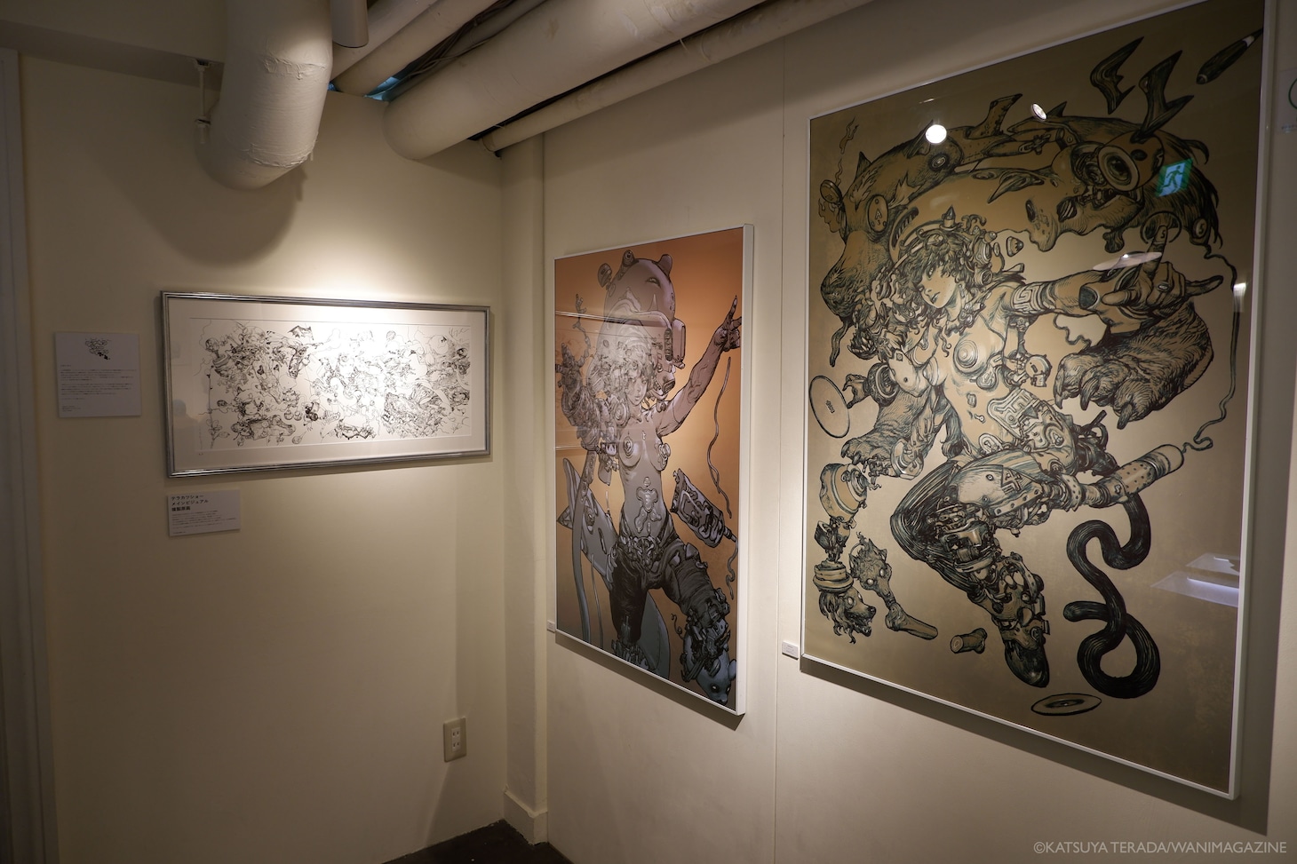 B1ポスター（左）と展覧会メインビジュアル複製原画。