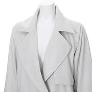 中島敦モデルのショートトレンチコート。