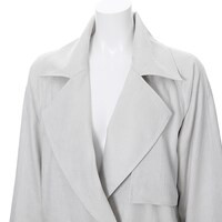 中島敦モデルのショートトレンチコート。