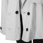 中島敦モデルのショートトレンチコート。