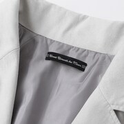 中島敦モデルのショートトレンチコート。