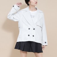 中島敦モデルのショートトレンチコート。