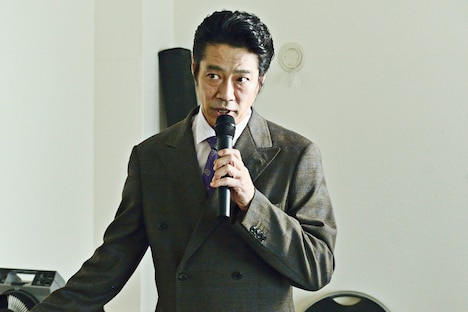 映画「ザ・ファブル 殺さない殺し屋」より、堤真一演じる宇津帆。