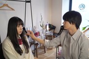 「マイルノビッチ」配信は2月12日から、メイク施される桜井日奈子捉えた場面写も