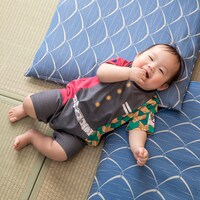 「なりきりスタイ＆カバーオールセット（冨岡義勇）」の着用イメージ。