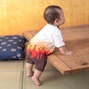 「なりきりスタイ＆カバーオールセット（煉獄杏寿郎）」の着用イメージ。