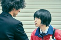 映画「さんかく窓の外側は夜」新規場面写真