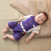 「なりきりスタイ＆カバーオールセット（胡蝶しのぶ）」の着用イメージ。