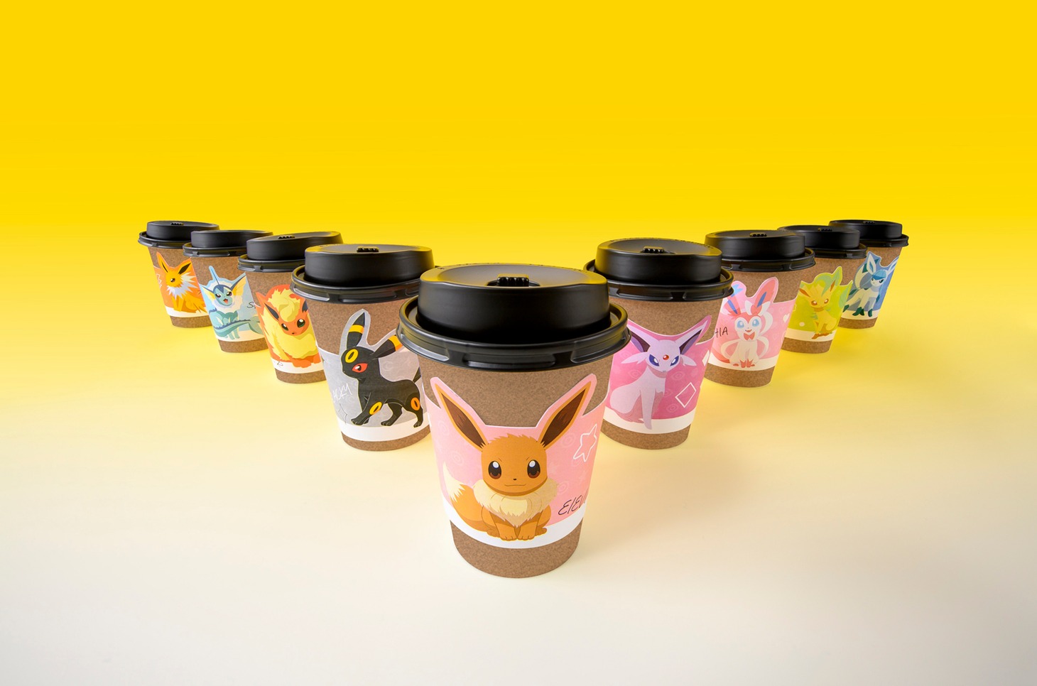 「イーブイ9カップスリーブ」の使用イメージ。