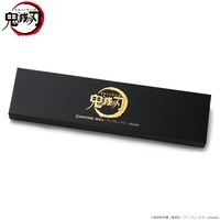 「鬼滅の刃 日輪刀チャームセット」に付属するボックス。