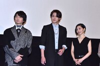 左から島崎信長、宮野真守、坂本真綾。