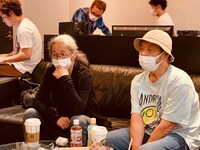 左から森本晃司、押井守。