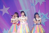 NonSugar。左から太陽ペッパー役の山下七海、真中のん役の田中美海、月川ちり役の大森日雅。