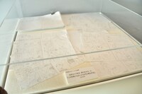 「連載完結記念 約束のネバーランド展」の様子。
