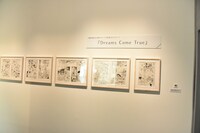 「連載完結記念 約束のネバーランド展」の様子。