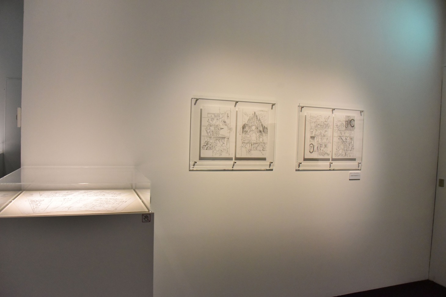 「連載完結記念 約束のネバーランド展」の様子。