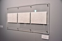 「連載完結記念 約束のネバーランド展」の様子。