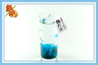 コラボカフェ第1弾メニューの「桂のブルーゼリーソーダ」。