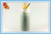 コラボカフェ第2弾メニューの「銀時の黒ごまミルク」。