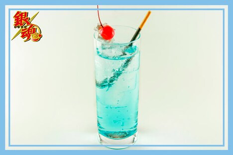 コラボカフェ第2弾メニューの「新八のラムネサイダー」。