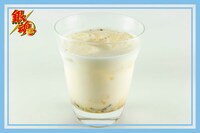 コラボカフェ第2弾メニューの「近藤のバナナミルク」。