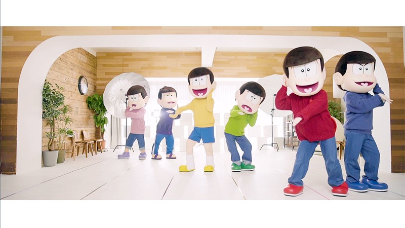 「Max Charm Faces 〜彼女は最高▽▽!!!!!!〜」の「MV ダンスVer.」場面カット。