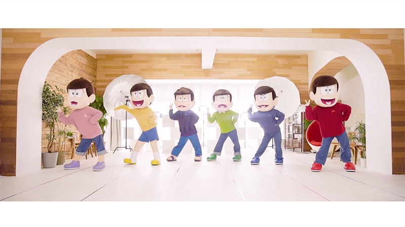 「Max Charm Faces 〜彼女は最高▽▽!!!!!!〜」の「MV ダンスVer.」場面カット。