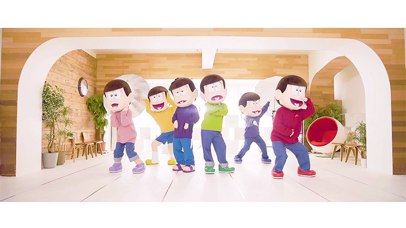 「Max Charm Faces 〜彼女は最高▽▽!!!!!!〜」の「MV ダンスVer.」場面カット。