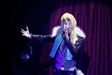 舞台「WITH by IdolTimePripara」より、鵜澤正太郎扮するウシミツ。