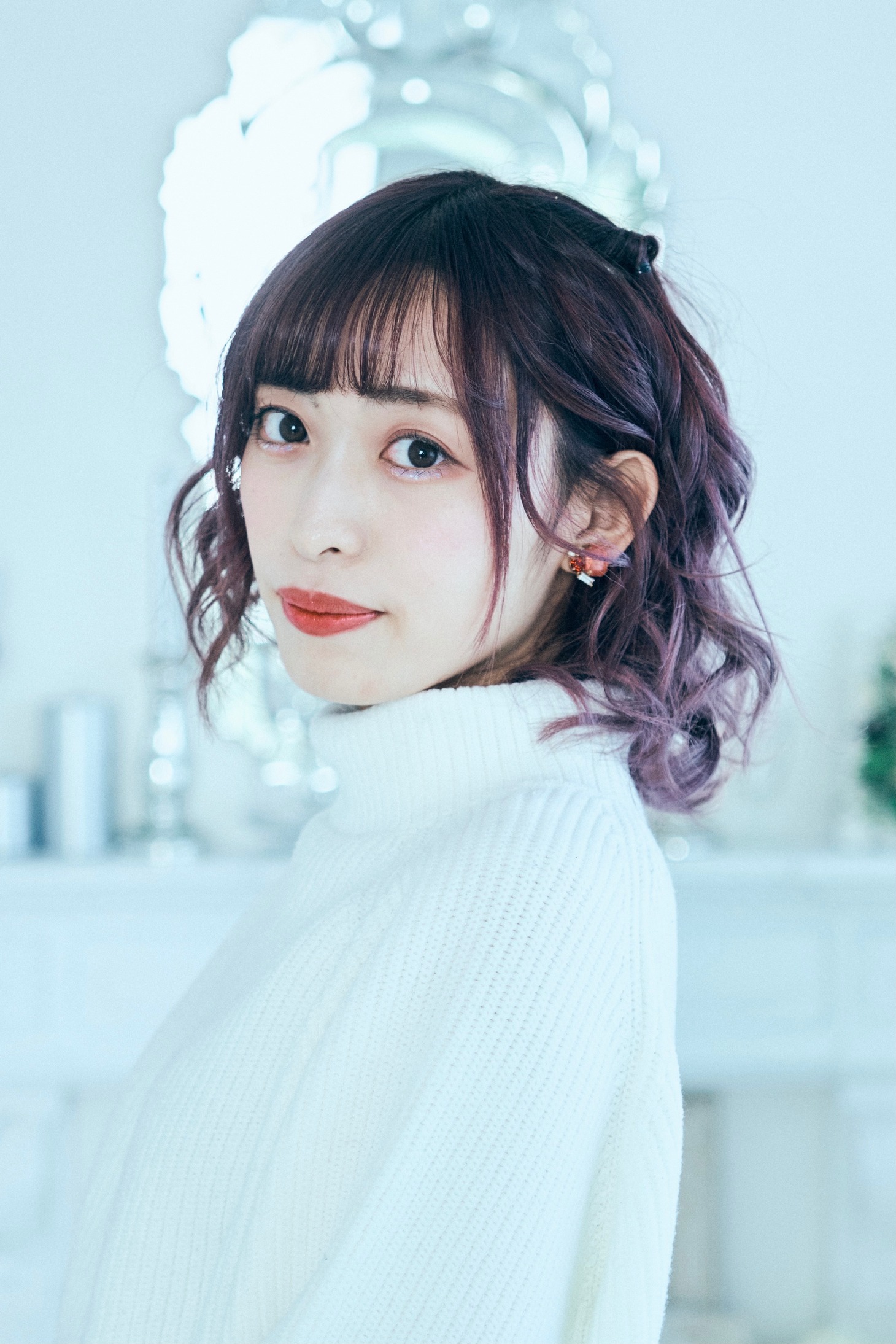 雛咲いずみ役の松岡ななせ。