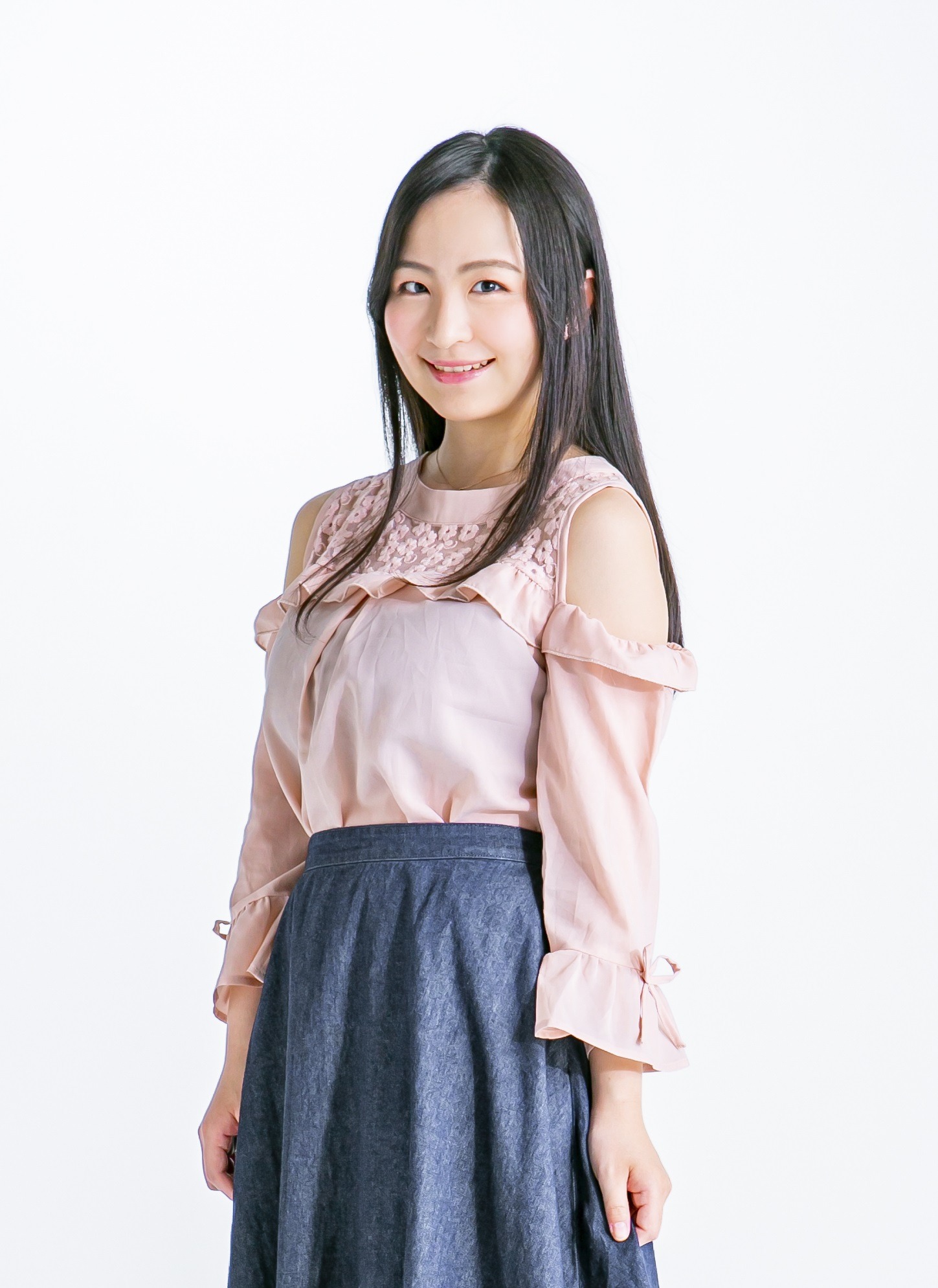各務あいり役の持田千妃来。