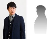 左から杉田智和、前世の男のシルエット。