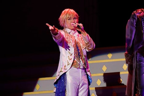 山下誠一郎扮する夢川ショウゴ。