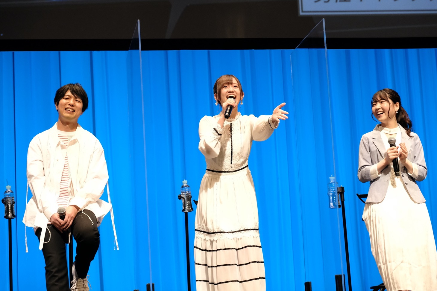 左から神谷浩史、高橋李依、小澤亜李。（撮影：石垣星児）