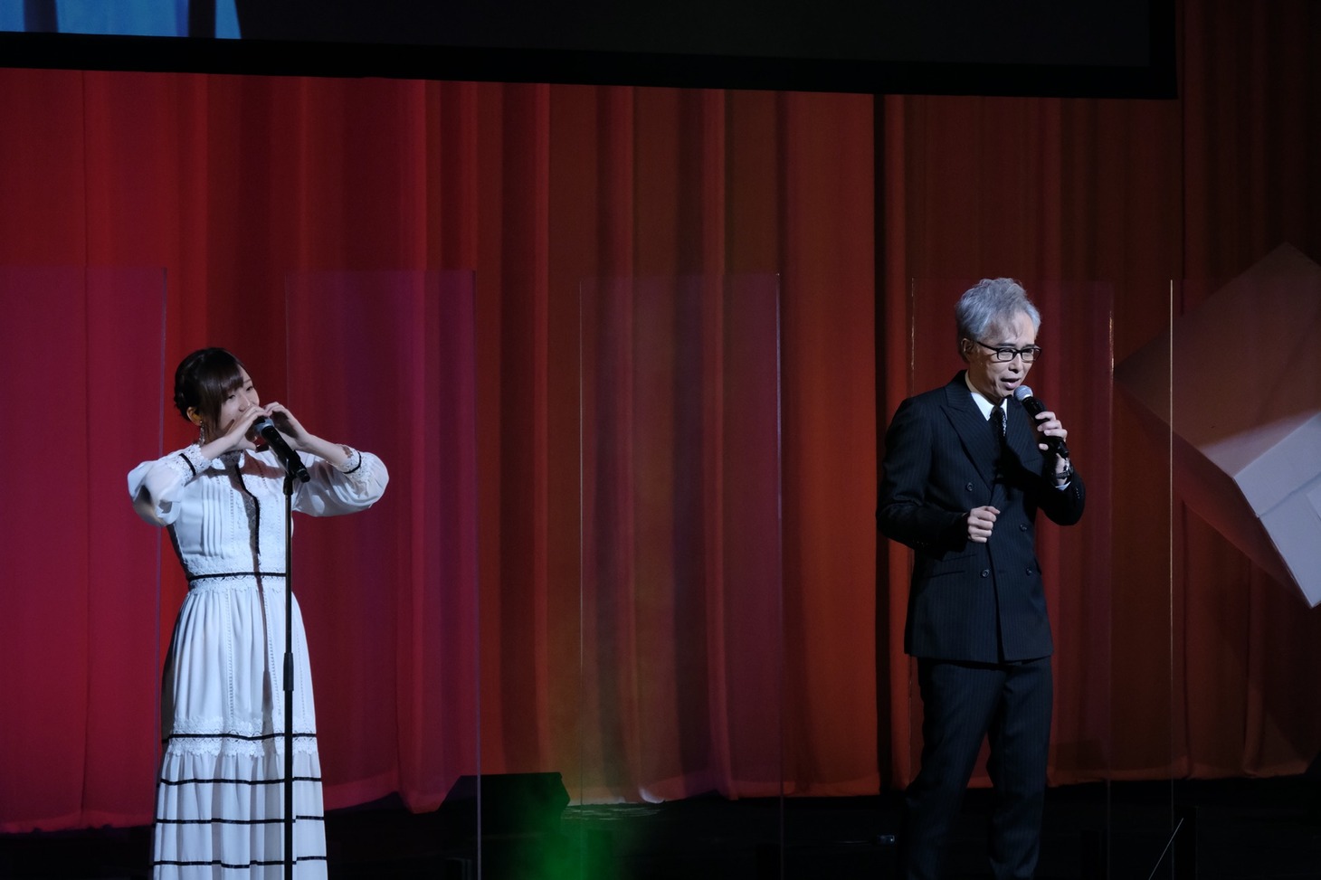 左から高橋李依、大槻ケンヂ。（撮影：石垣星児）
