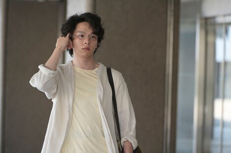 中村倫也扮する平井太郎。