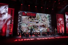 「Dr.STONE」ステージの様子。左から河西健吾、中村悠一、小林裕介、古川慎、沼倉愛美。(c)SHUEISHA Inc. All rights reserved.