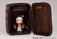 「鬼滅の刃 ねんどろいど おでかけポーチねお」の使用イメージ。